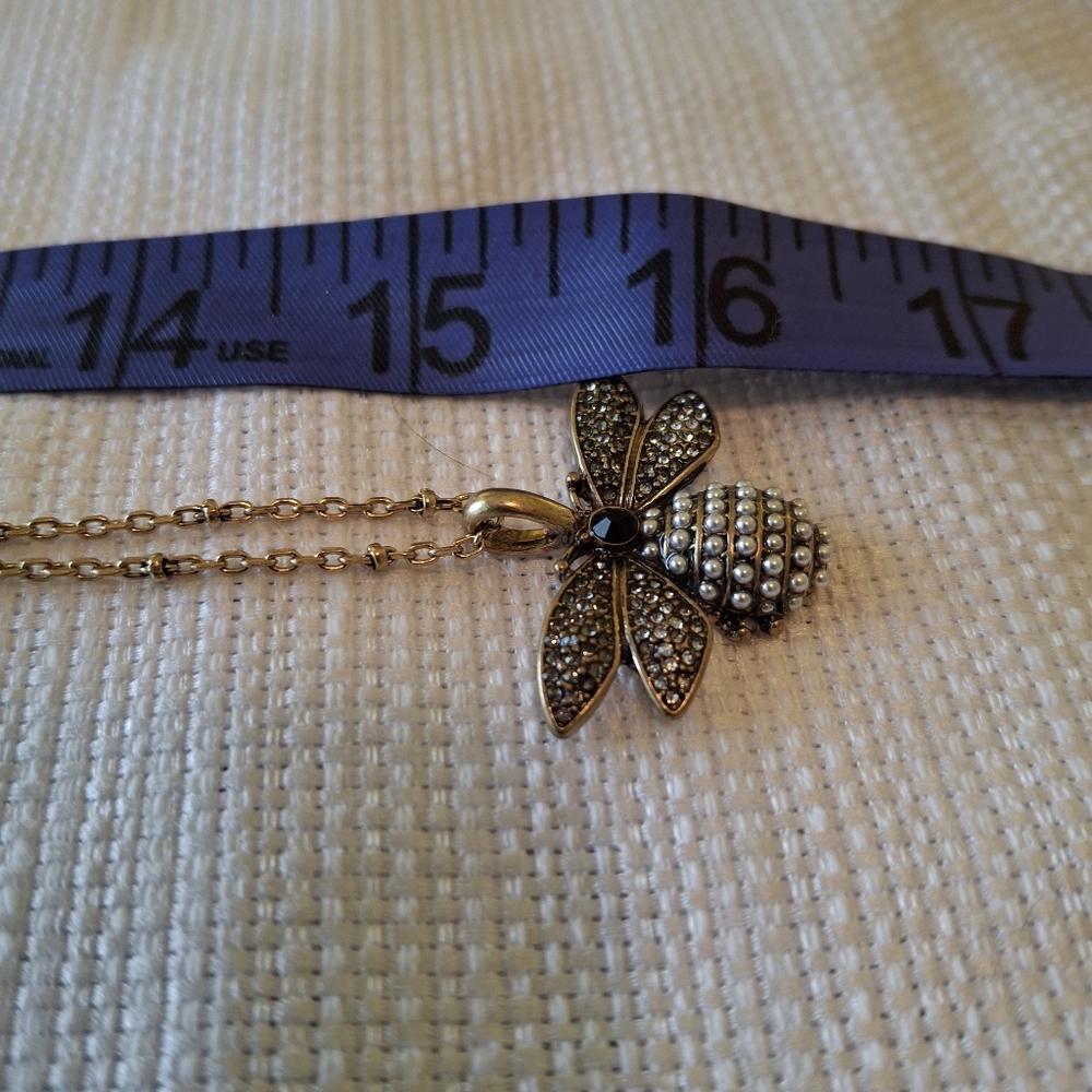 Bronze Tone Bee Pendant Necklace ....bzzzzzz